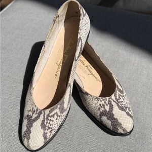 Salvatore Ferragamo Women's Snake skin Leather Flats - Beige/Gray size 6 B